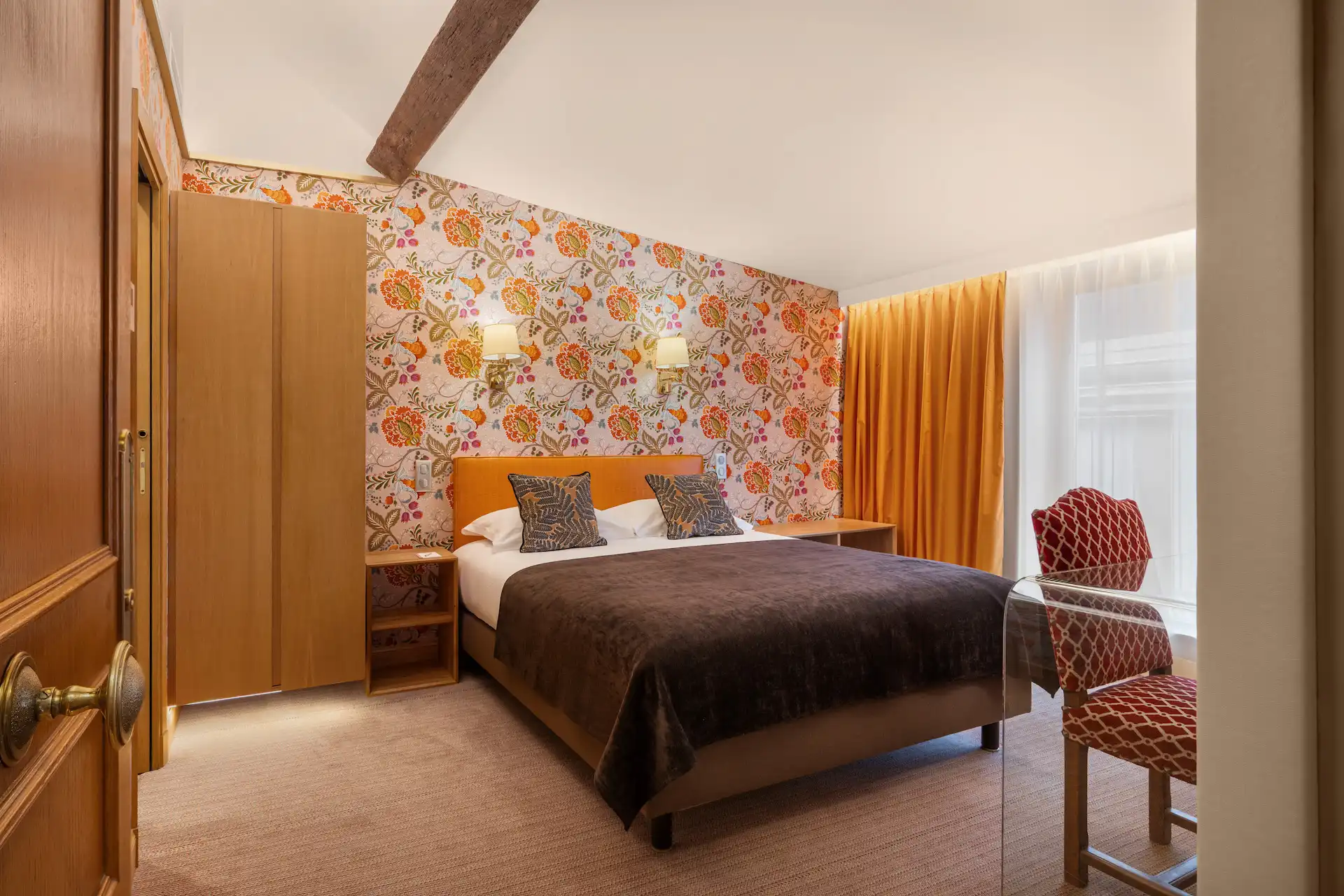Deux Chambres Adjacentes reliées par un palier, Hôtel Saint Paul Paris
