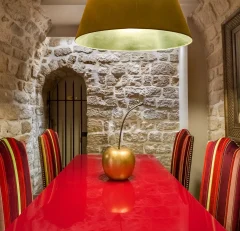 Espace de travail dans la cave voûtée en pierres, Hôtel Saint Paul Rive Gauche