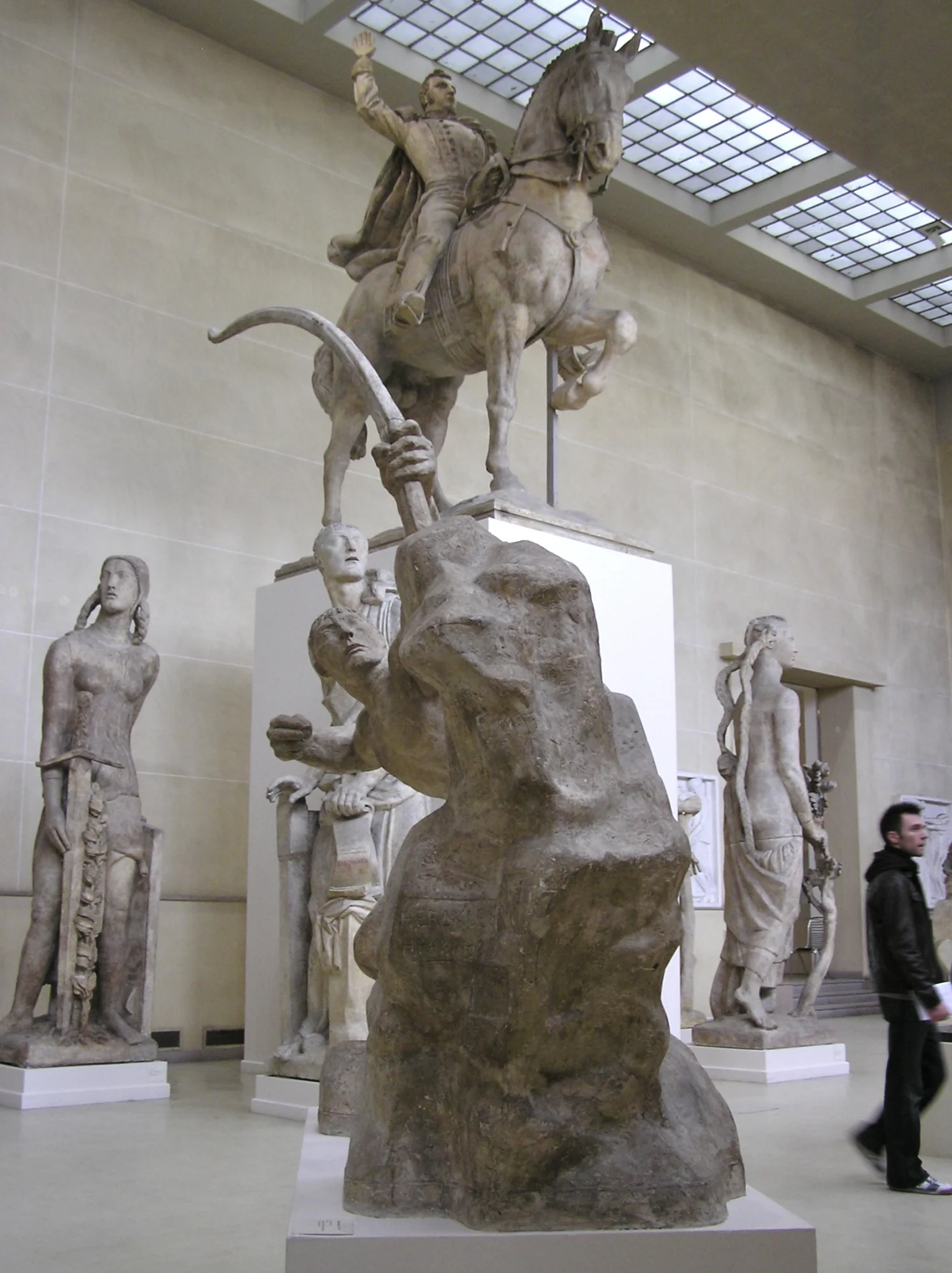 Sculptures monumentales dans la salle des plâtres du musée Bourdelle, Paris 15e