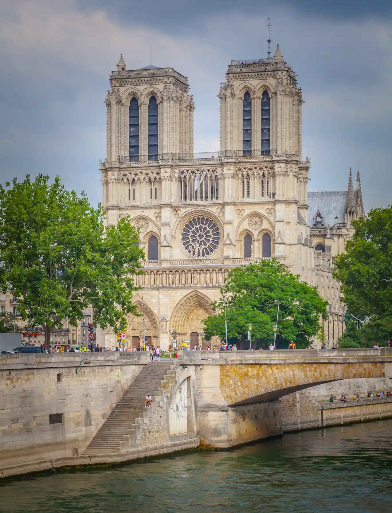Cathédrale Notre-Dame de Paris, à proximité de l'Hôtel Saint Paul