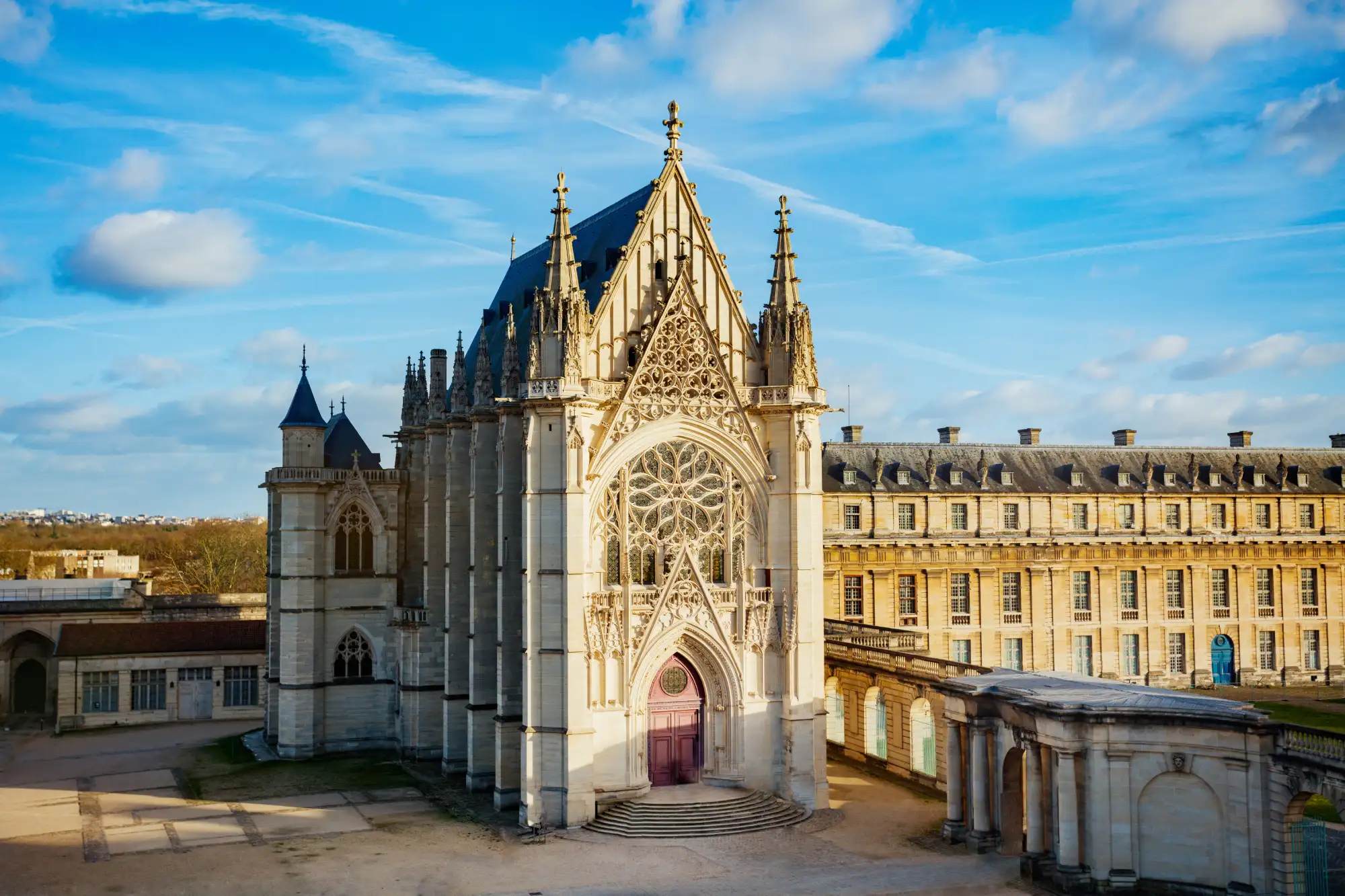 Vitraux de la Sainte-Chapelle à Paris, joyau du gothique rayonnant